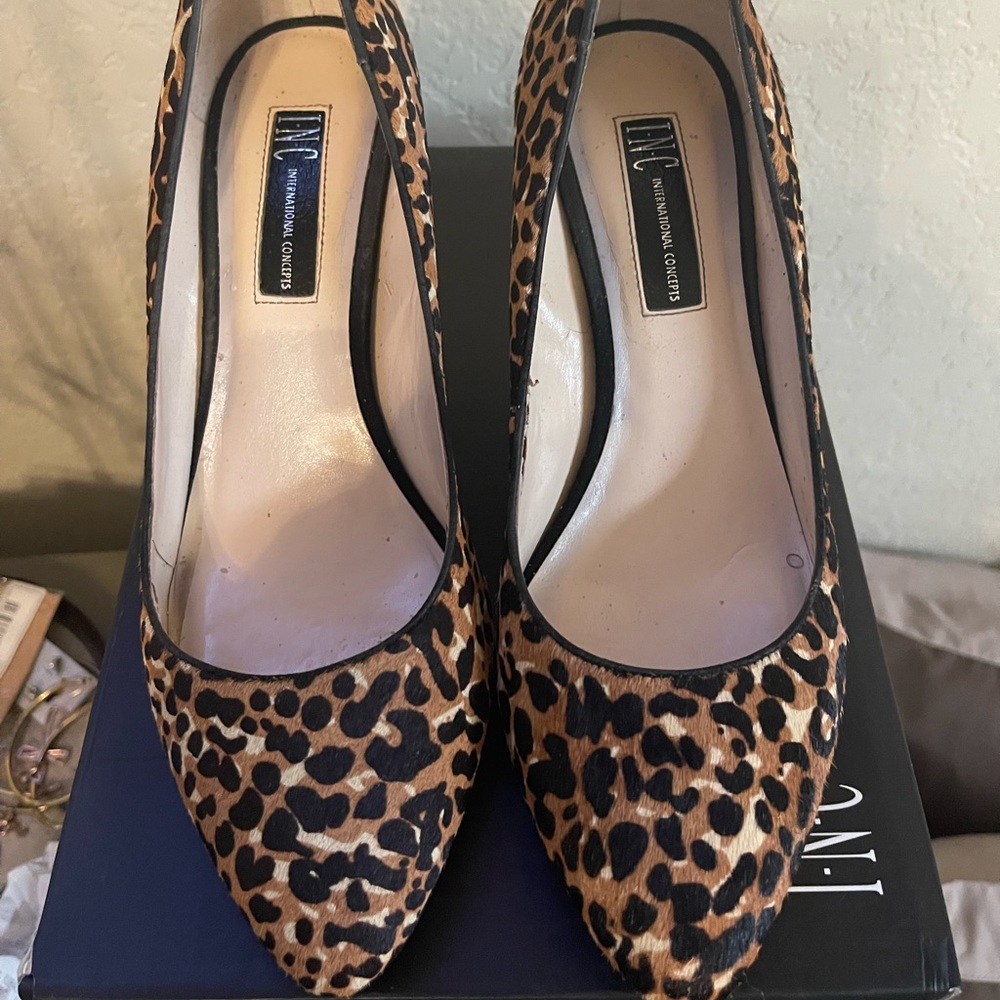 Zitah Leopard Print Pumps